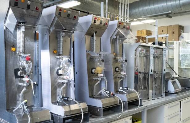 Immagine: 02 FEM Chimica Enologica 0321lq